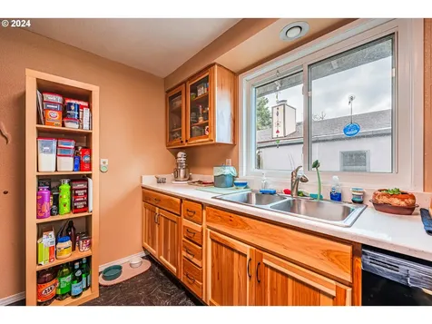 398 49th Street Springfield OR 97478