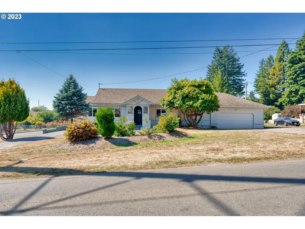 717 Old County Road Brookings OR 97415