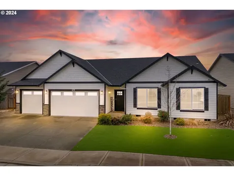658 E Mckinley Street Carlton OR 97111