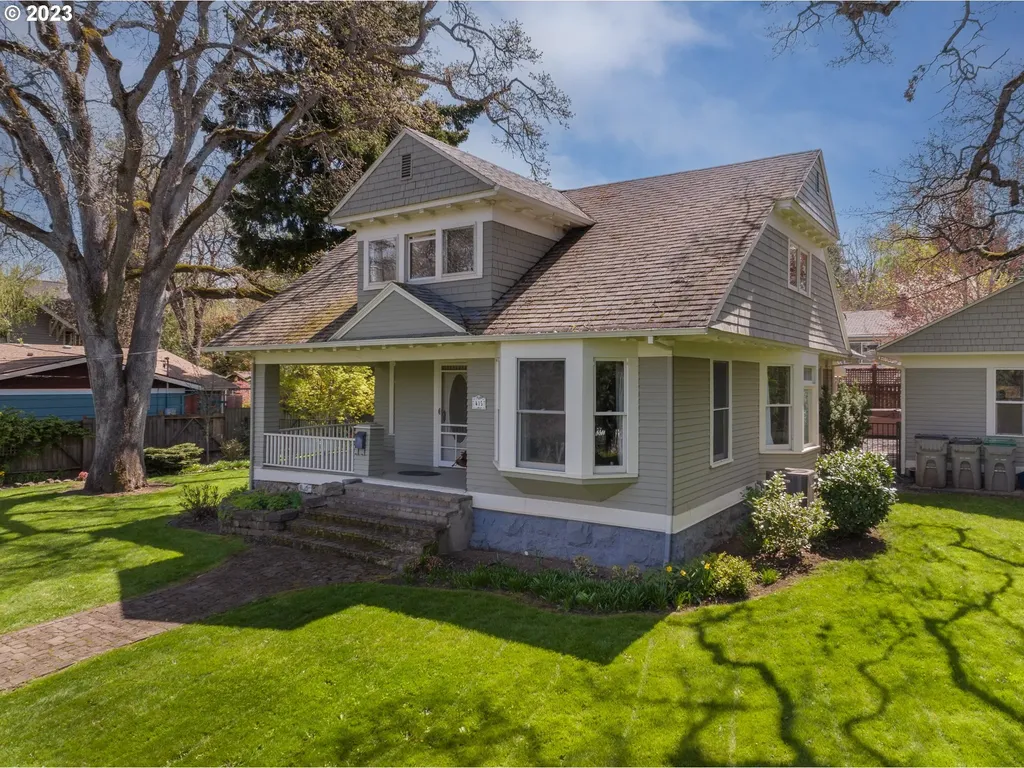 415 Montello Avenue Hood River OR 97031