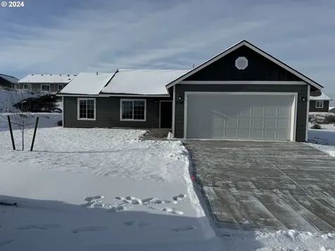 2744 Lark Road Umatilla OR 97882