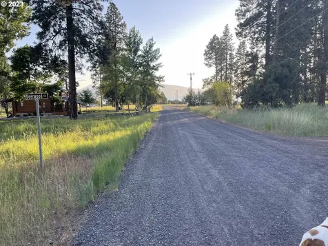Twin Lakes Road Chiloquin OR 97624