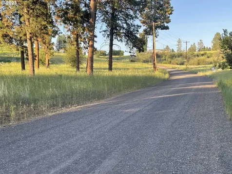 Twin Lakes Road Chiloquin OR 97624