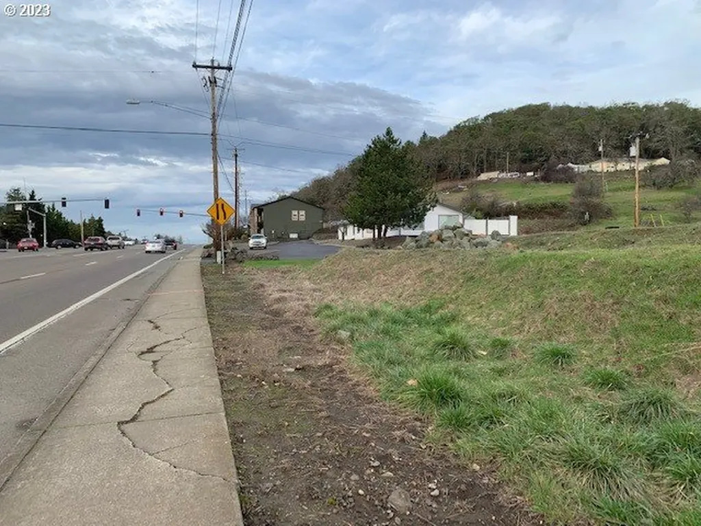 3317 NE Stephens Street Roseburg OR 97470