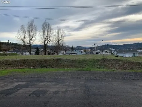 3317 NE Stephens Street Roseburg OR 97470