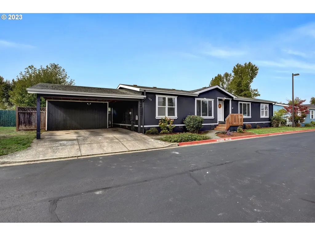 1015 Oak Street Silverton OR 97381