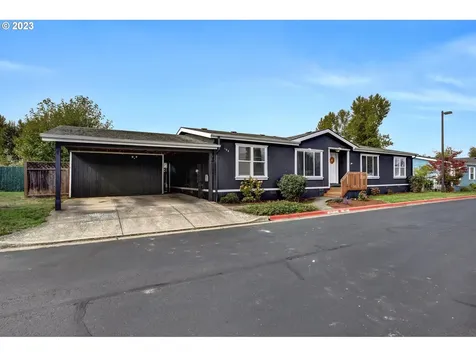1015 Oak Street Silverton OR 97381