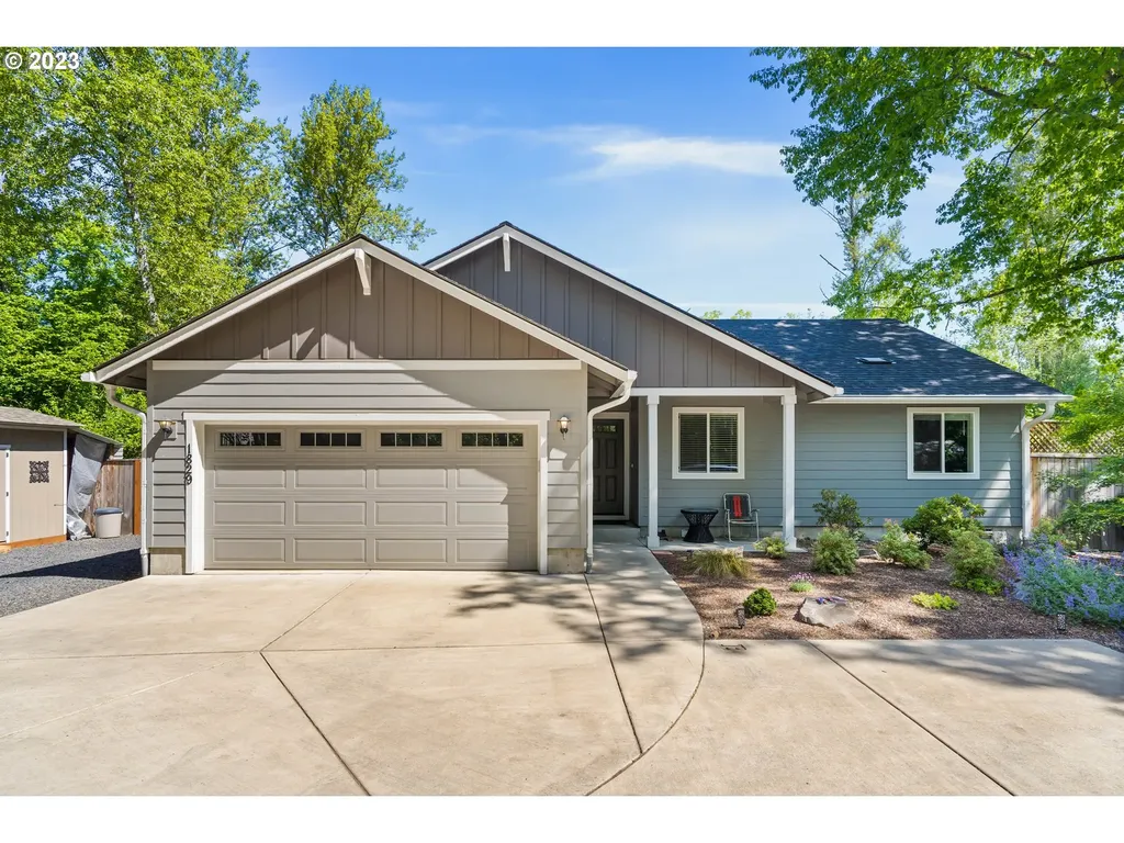 1829 Vine Street Sweet Home OR 97386