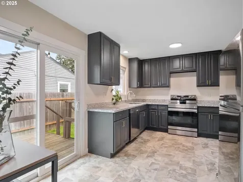 6437 SE Clatsop Street Portland OR 97206