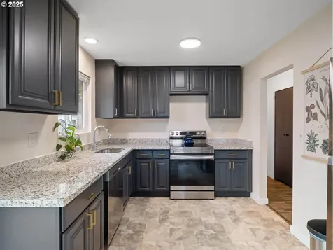 6437 SE Clatsop Street Portland OR 97206