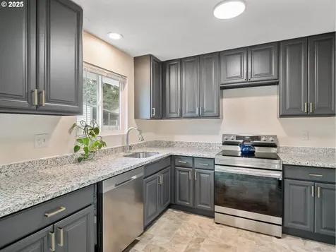 6437 SE Clatsop Street Portland OR 97206
