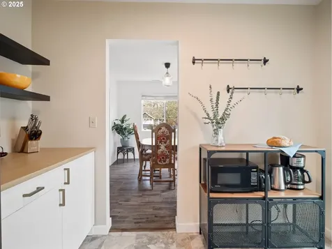 6437 SE Clatsop Street Portland OR 97206