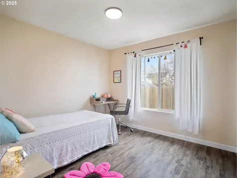 6437 SE Clatsop Street Portland OR 97206