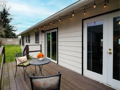 6437 SE Clatsop Street Portland OR 97206