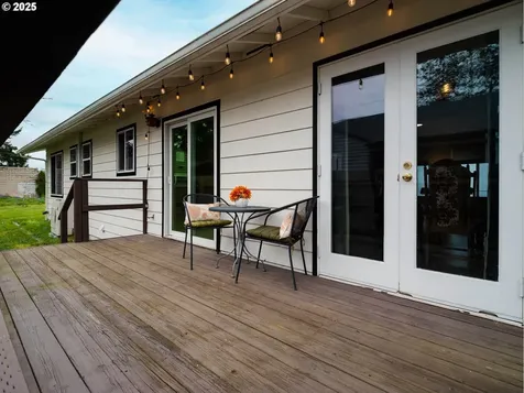 6437 SE Clatsop Street Portland OR 97206