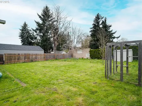6437 SE Clatsop Street Portland OR 97206