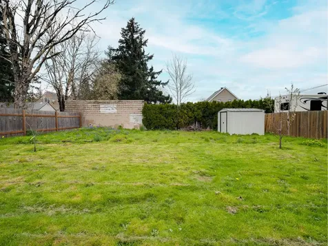 6437 SE Clatsop Street Portland OR 97206