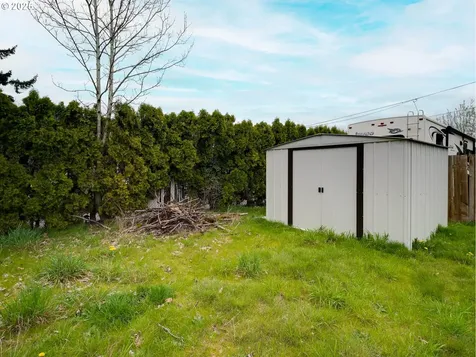 6437 SE Clatsop Street Portland OR 97206