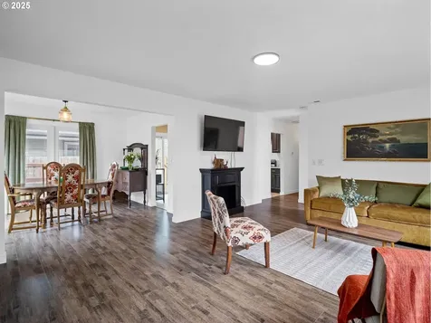 6437 SE Clatsop Street Portland OR 97206