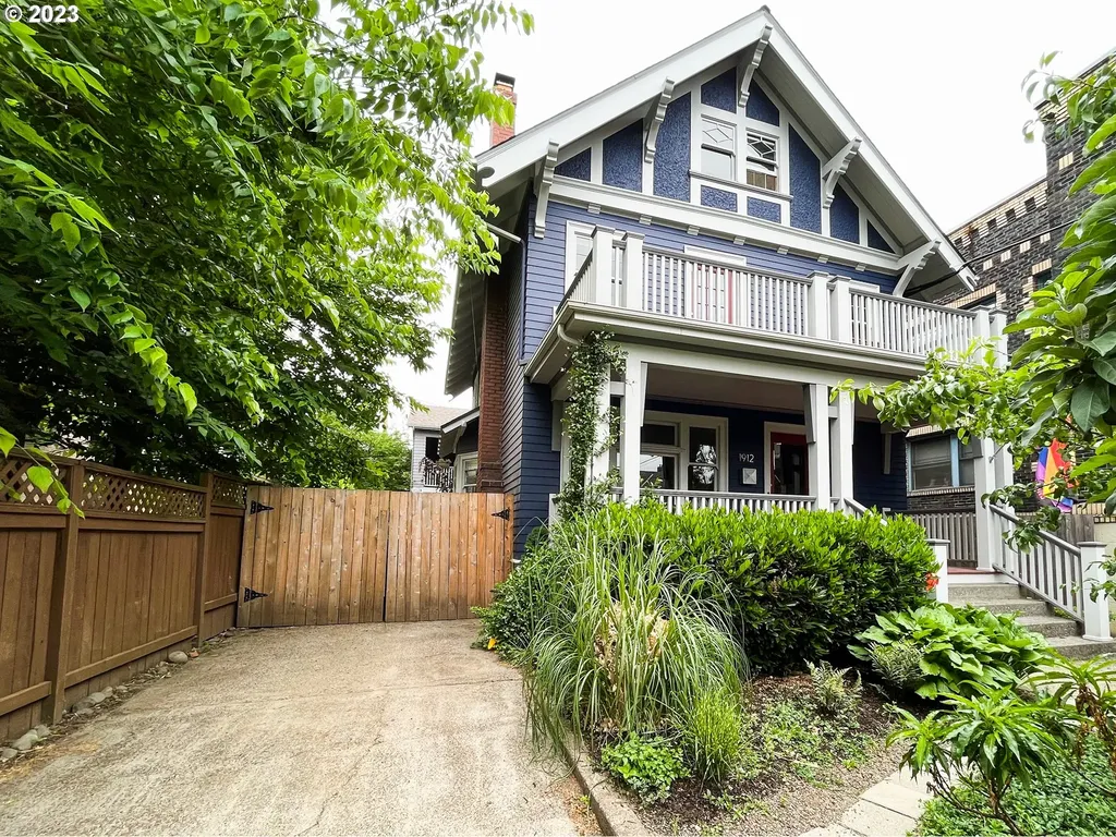 1912 Ne Couch Street Portland OR 97232