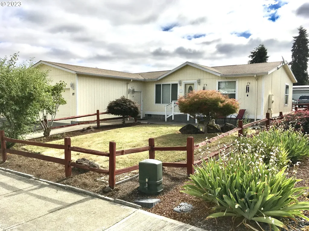 1015 Oak Street Silverton OR 97381