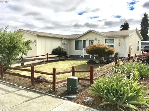 1015 Oak Street Silverton OR 97381