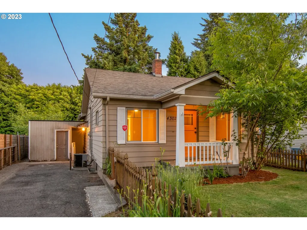 4302 Ne Holman Street Portland OR 97218