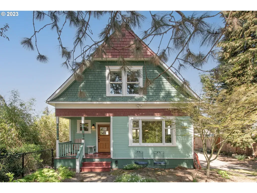 2115 Ne Holman Street Portland OR 97211
