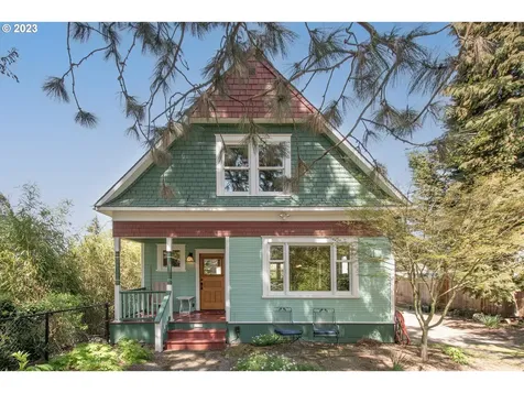 2115 Ne Holman Street Portland OR 97211