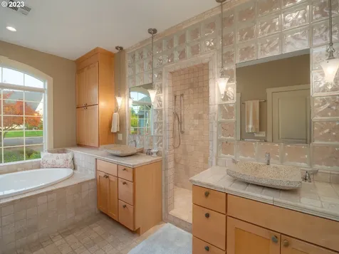 976 NW Southwater Drive Roseburg OR 97471