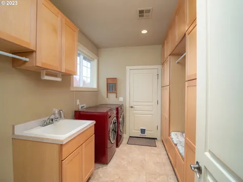 976 NW Southwater Drive Roseburg OR 97471