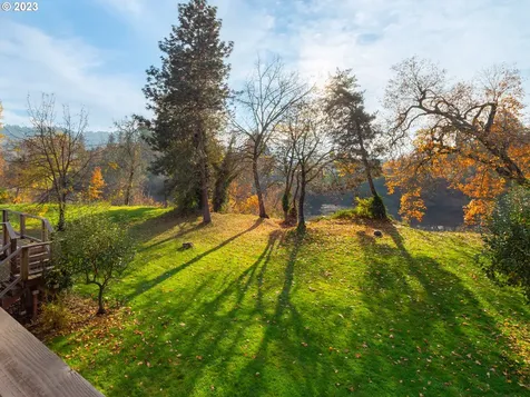 976 NW Southwater Drive Roseburg OR 97471