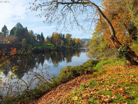 976 NW Southwater Drive Roseburg OR 97471