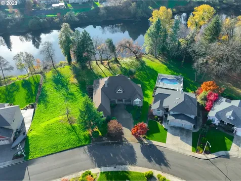 976 NW Southwater Drive Roseburg OR 97471