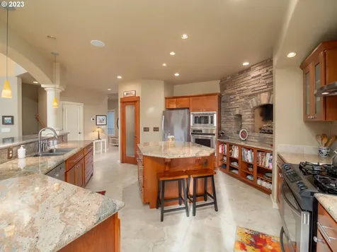 976 NW Southwater Drive Roseburg OR 97471