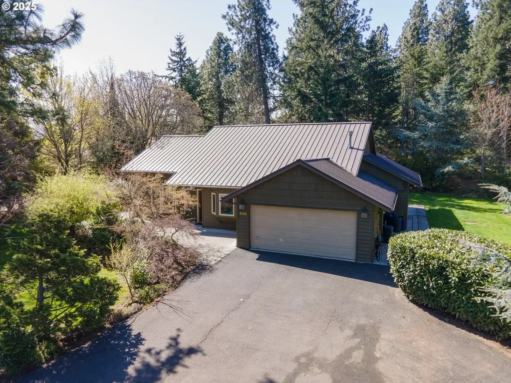 700 Country Club Road Hood River OR 97031