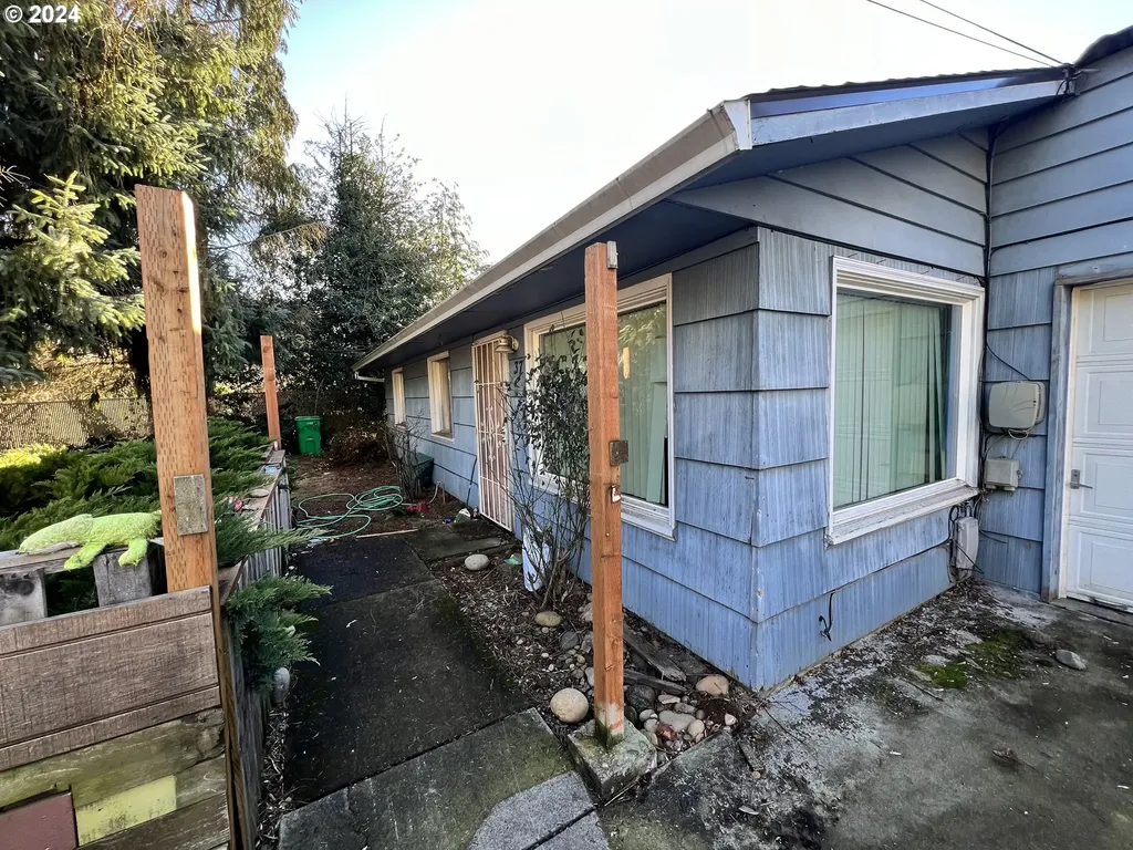 37 SE 192nd Avenue Portland OR 97233