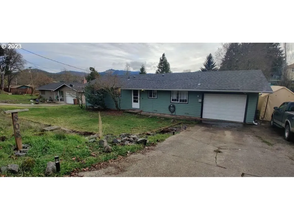 808 Ne Craig Street Myrtle Creek OR 97457