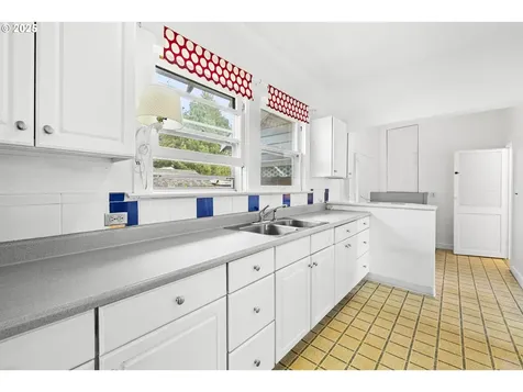 304 NE 63rd Avenue Portland OR 97213