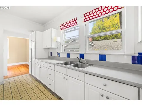 304 NE 63rd Avenue Portland OR 97213
