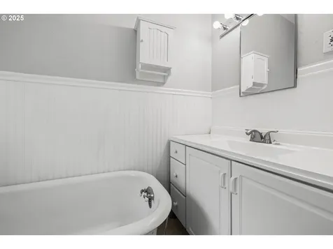 304 NE 63rd Avenue Portland OR 97213