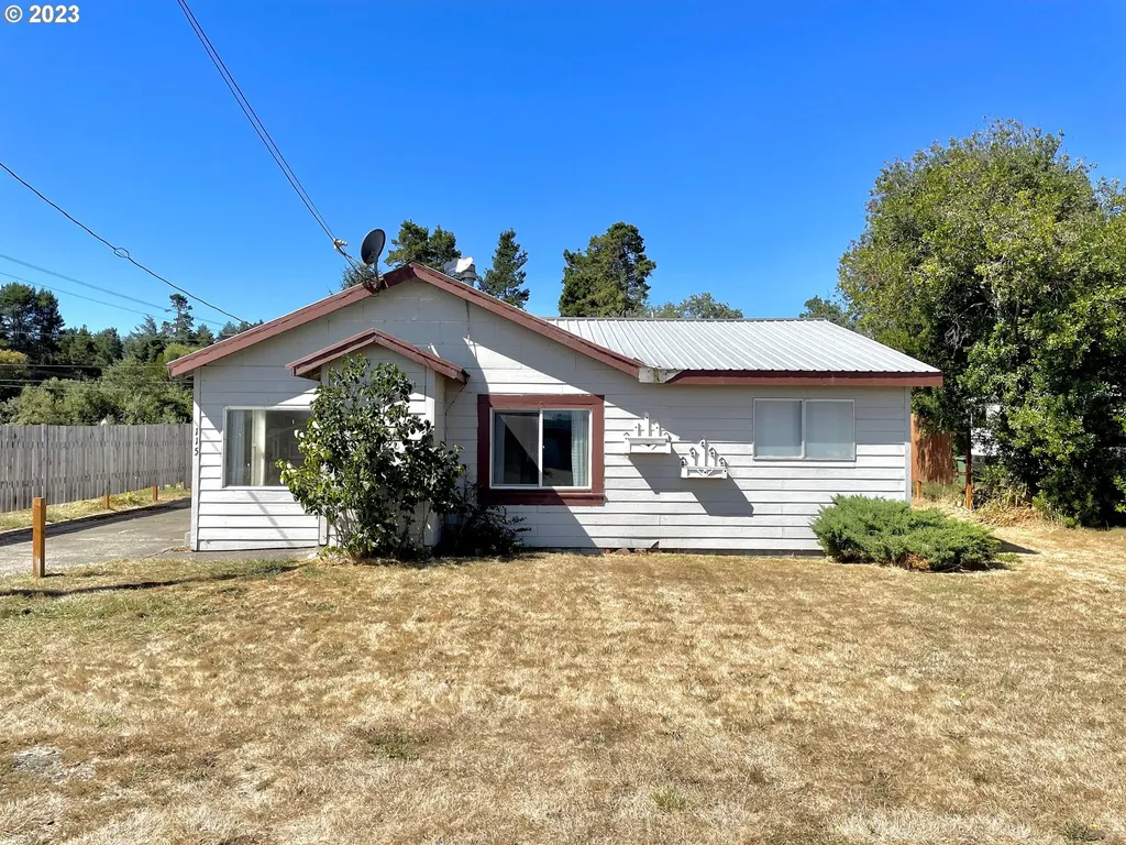 115 N 5th Street Lakeside OR 97449