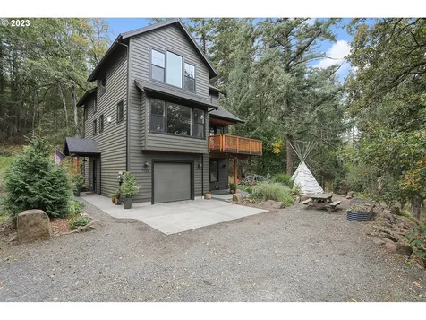 1104 4th Avenue Mosier OR 97040