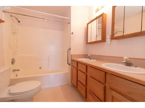 2400 Coastal Highlands Drive Florence OR 97439