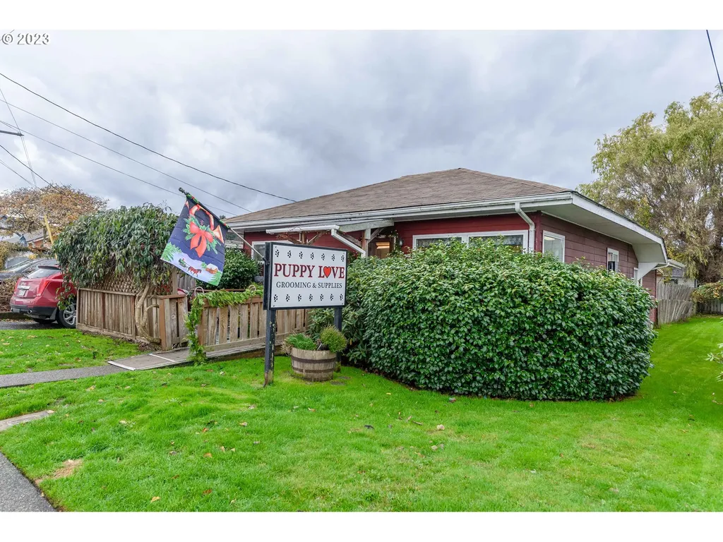 237 S 7th Street Coos Bay OR 97420