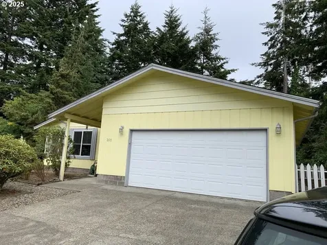 3511 Scott Court North Bend OR 97459