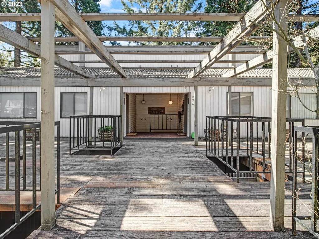 264 Cervantes Lake Oswego OR 97035