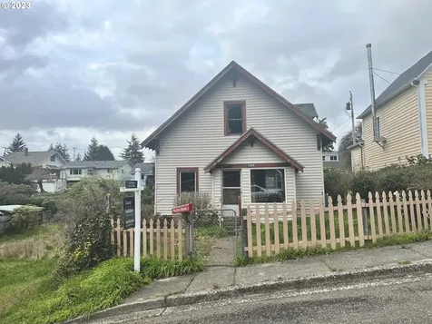 1424 Laurel Avenue Coos Bay OR 97420