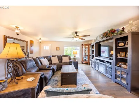 261 Braxton Court Roseburg OR 97471