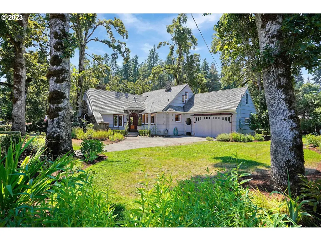 240 Coolidge Street Silverton OR 97381